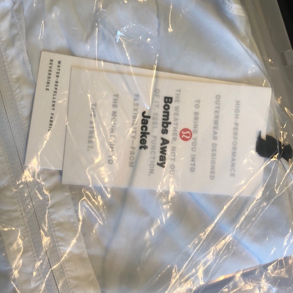 LAST ONE NWT Lululemon Bombs Away Jckt White/Gray - Picture 5 of 7